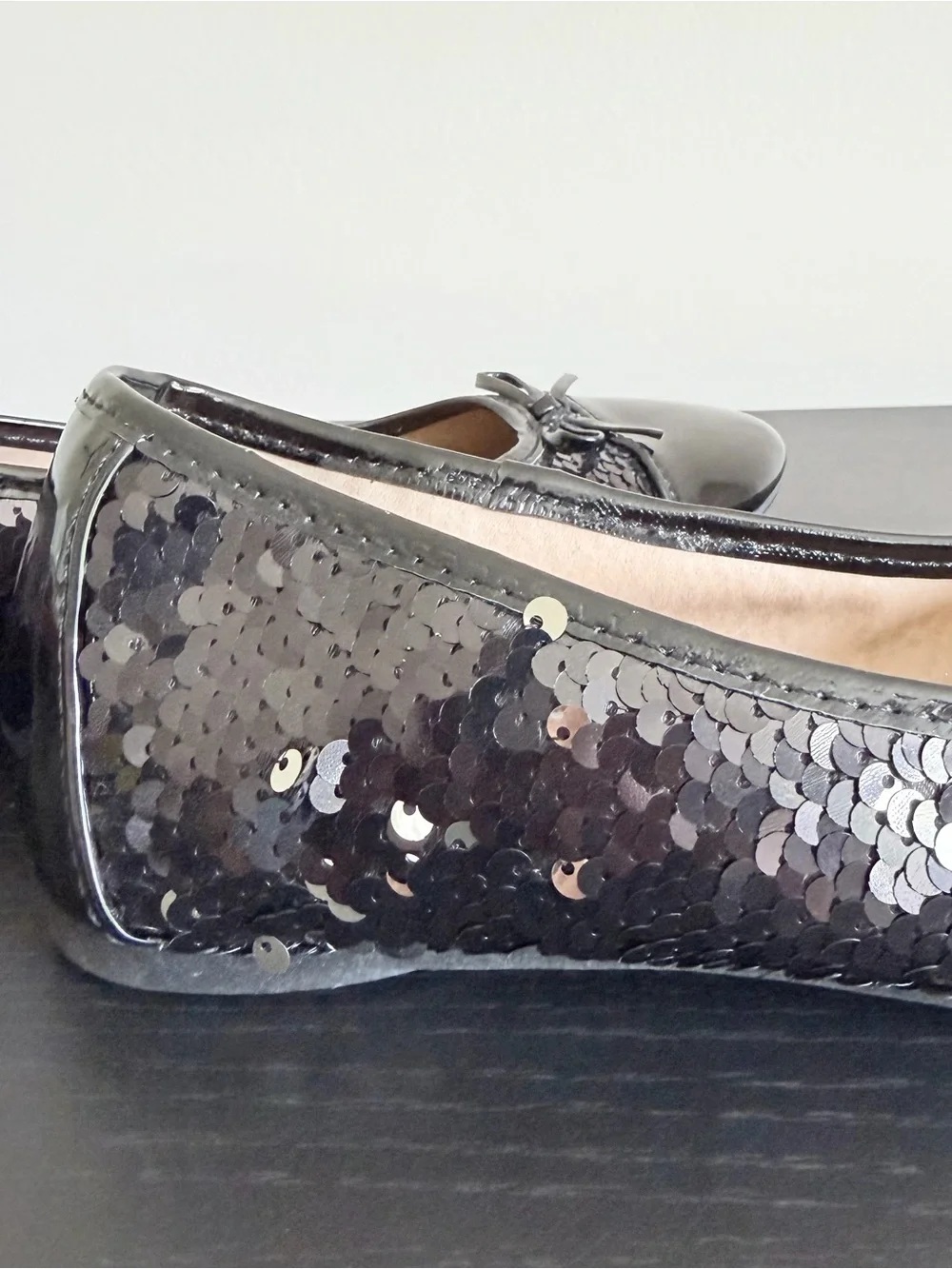 SO Roselyn Girls 5 Ballet Flats Black Silver Reversible Sequins Memory Foam